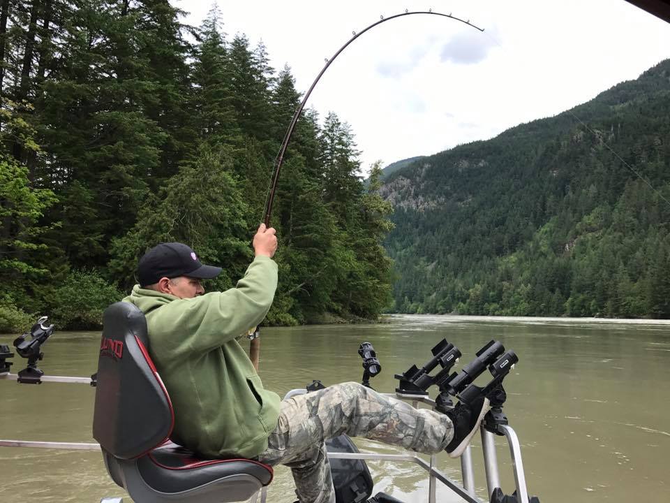 catching-big-sturgeon-fraser-river